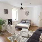 Fullhouse - Halle - T28 Apartments *