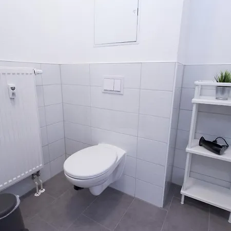 Apartment Fullhouse - Halle - T28 - Hawk *