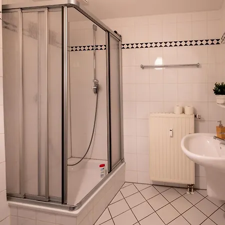 Fullhouse - Halle - T28 - Hawk Apartman