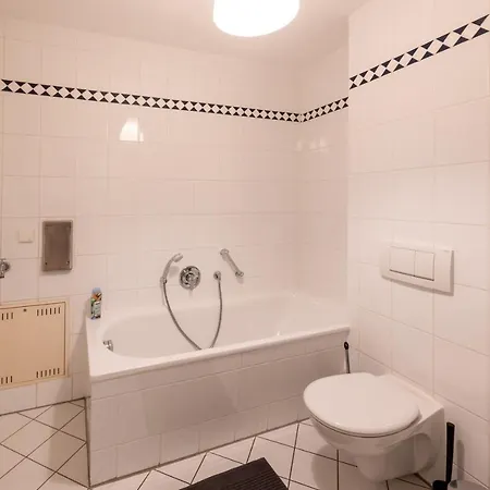 Fullhouse - Halle - T28 - Hawk Apartment *