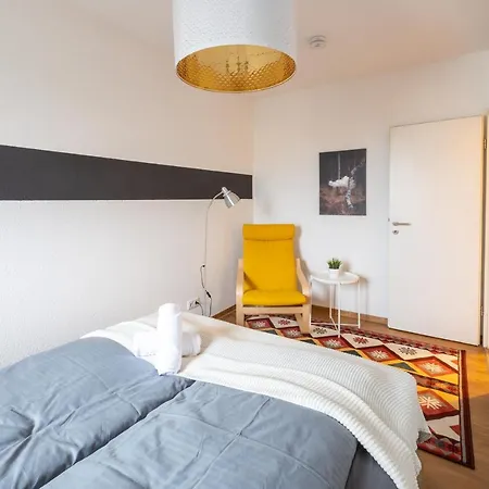Fullhouse - Halle - T28 - Hawk Apartment *
